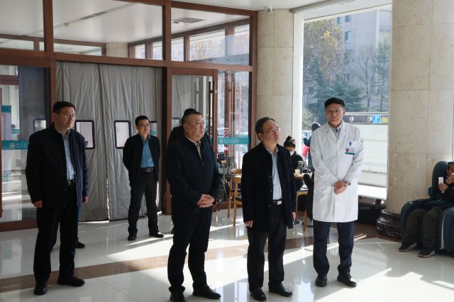 县委书记范伟陪同市委副秘书长张亮来院调研指导工作